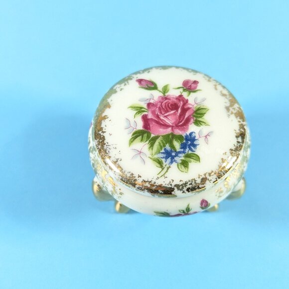 Small Japan floral trinket box on 3 curved legs, tooth fairy box, ring storage - Picture 3 of 10